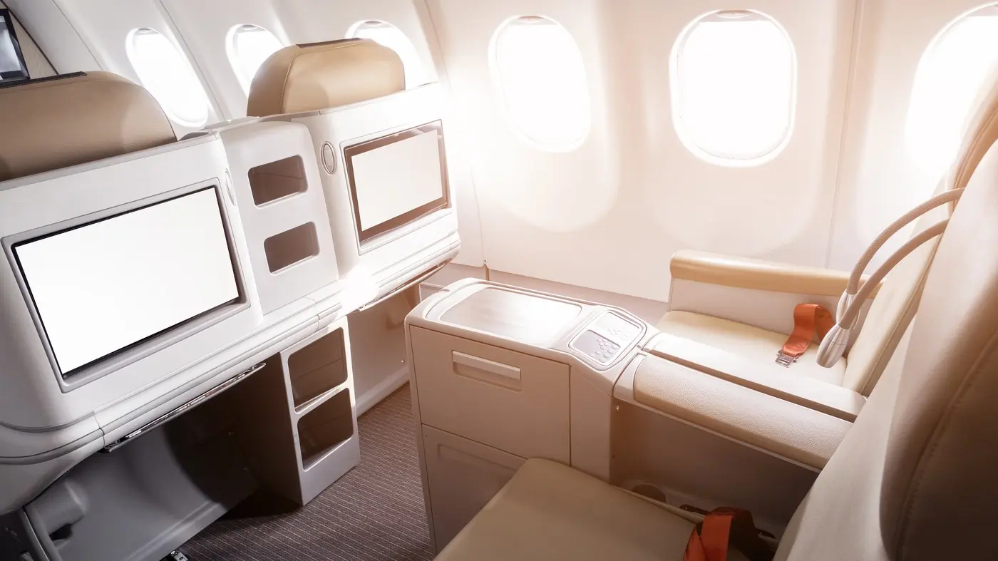Aerolineele pariază pe lux: caviar, șampanie și transfer cu Porsche