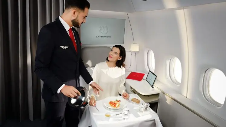 Concurența pentru pasagerii de lux: companiile aeriene reinventează cabinele premium