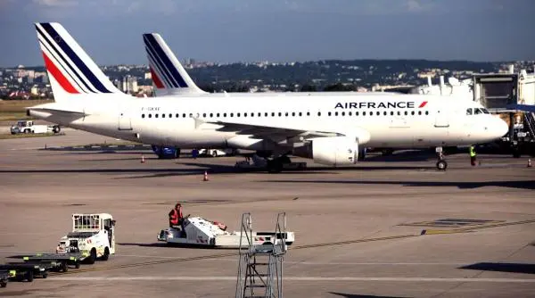 Companiile aeriene elimină clasa economică pentru a atrage pasageri de lux