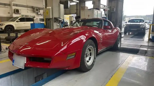 Corvette C3 din 1979, la control tehnic în Iași