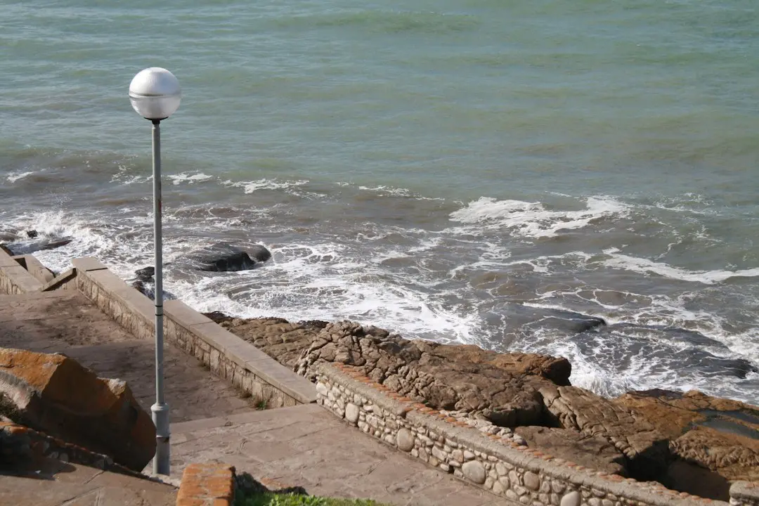 Farurile fantomă din Marea Barieră de Corali: explicația științifică