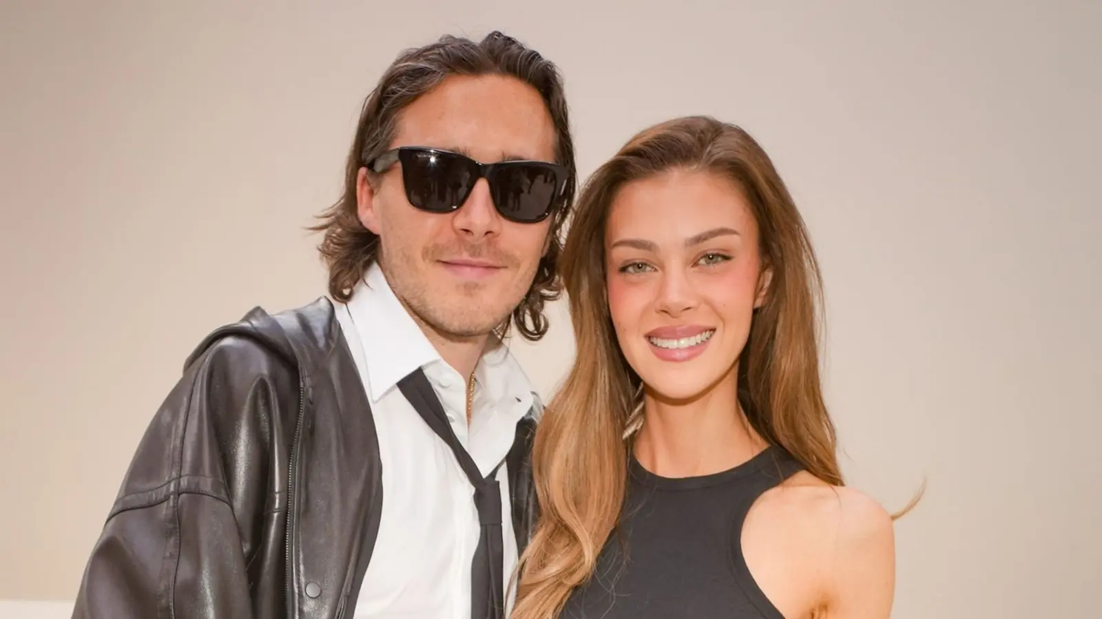 Luxul în nuanțe de gips: Secretul livingului minimalist al cuplului Brooklyn Beckham și Nicola Peltz