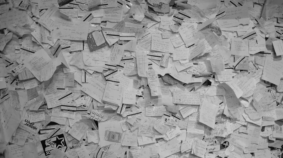 Paiele de hârtie poluează mai mult decât cele din plastic