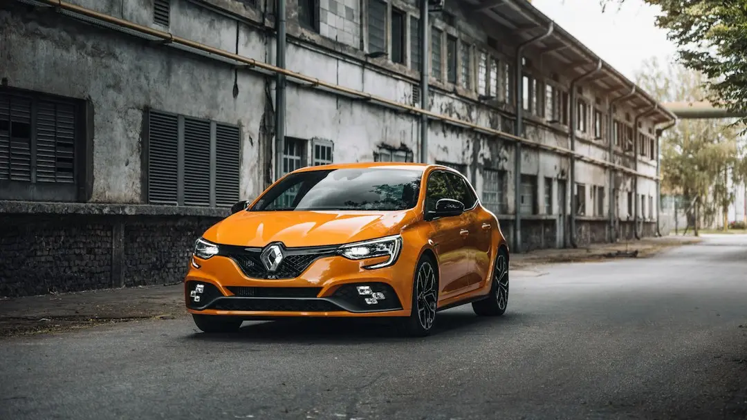 Renault dezvăluie strategia europeană: independență totală și pariere pe electrice cu Range Extender