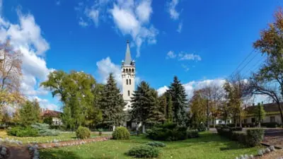 Românii cumpără case în Ungaria cu prețul a două salarii! Un sat întreg, la dispoziție