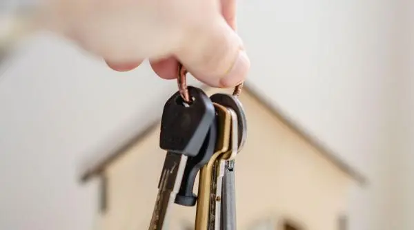 Tinerii sub 35 de ani pot cumpăra casă cu avans de doar 5%