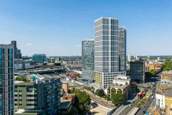 Unite vinde școala academy din Londra pentru 40,7 milioane de lire