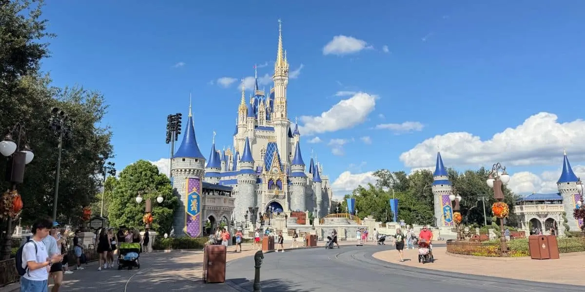Vremea capricioasă la Walt Disney World: parcurile se închid brusc